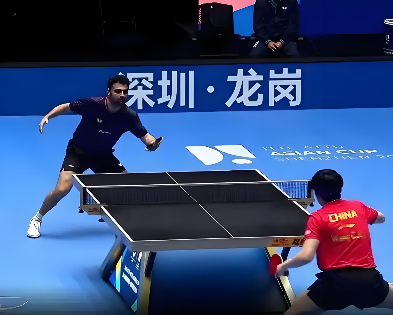 亚洲杯选手爆冷获胜，专家预测失准