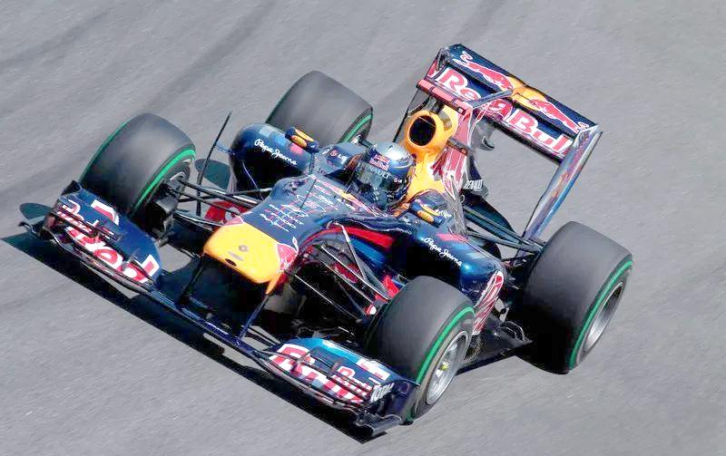 红牛车队轻取雷诺车队，拉塞尔惊艳四座