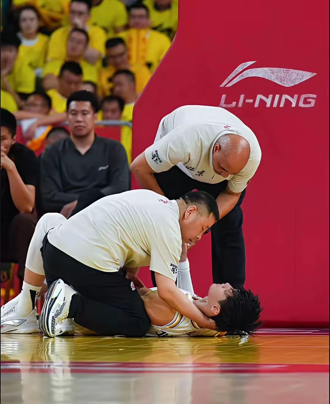 北京队险胜掘金，张镇麟点燃赛场