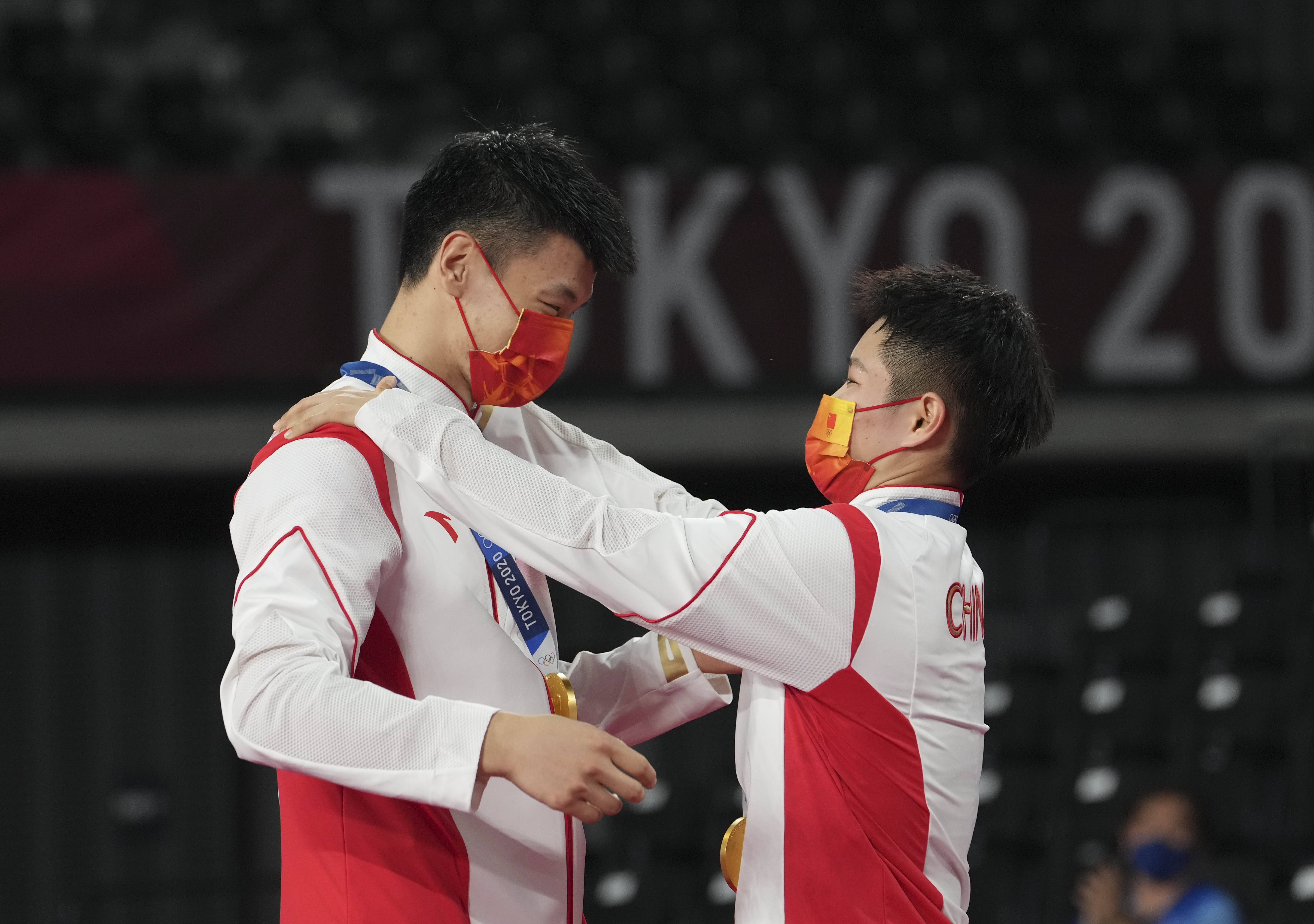 爱游戏官方-马来西亚队鏖战印度队，郑思维刷新纪录