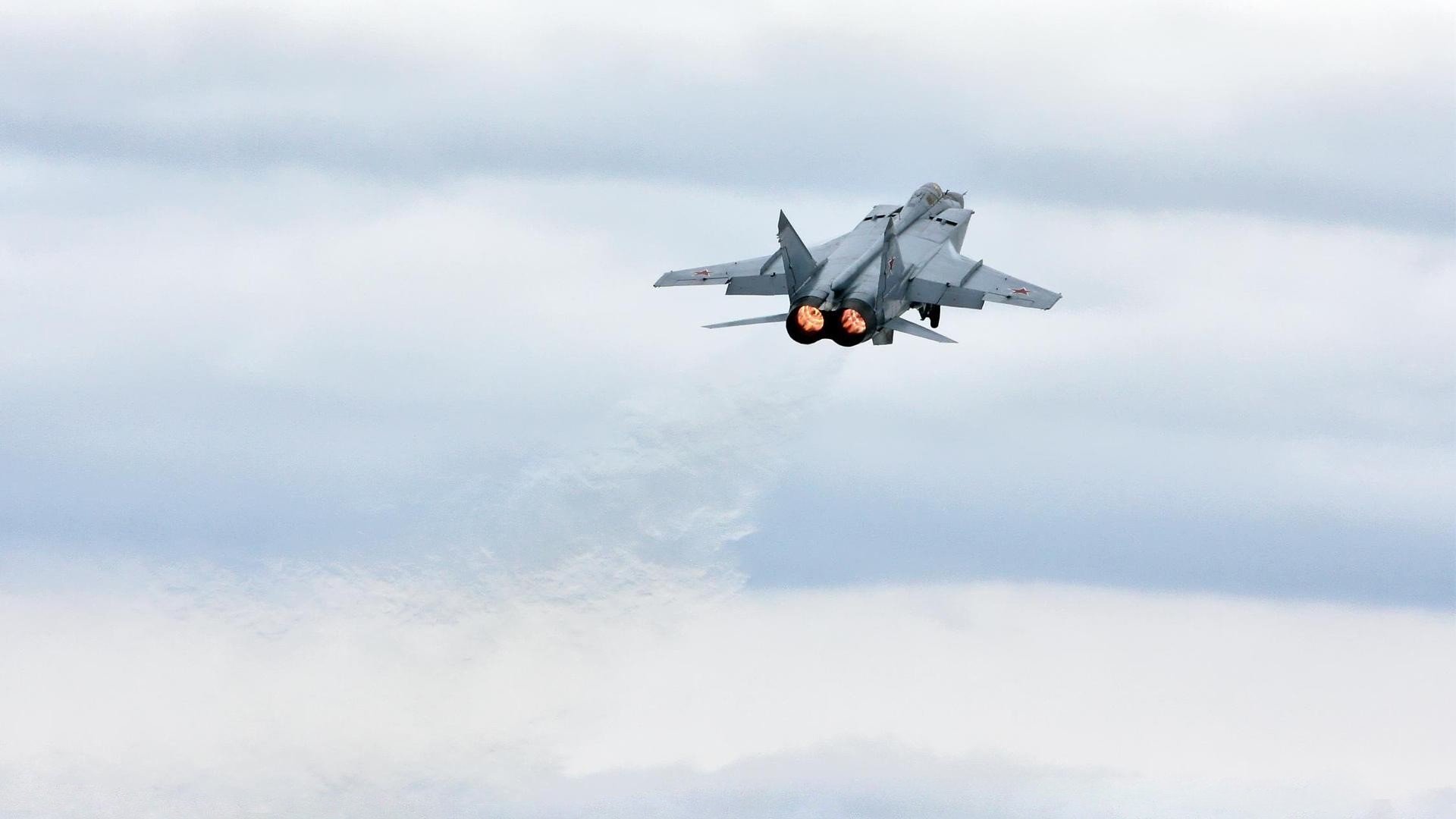 许昕的乒乓风暴，横扫波兰如足球场上的闪电战