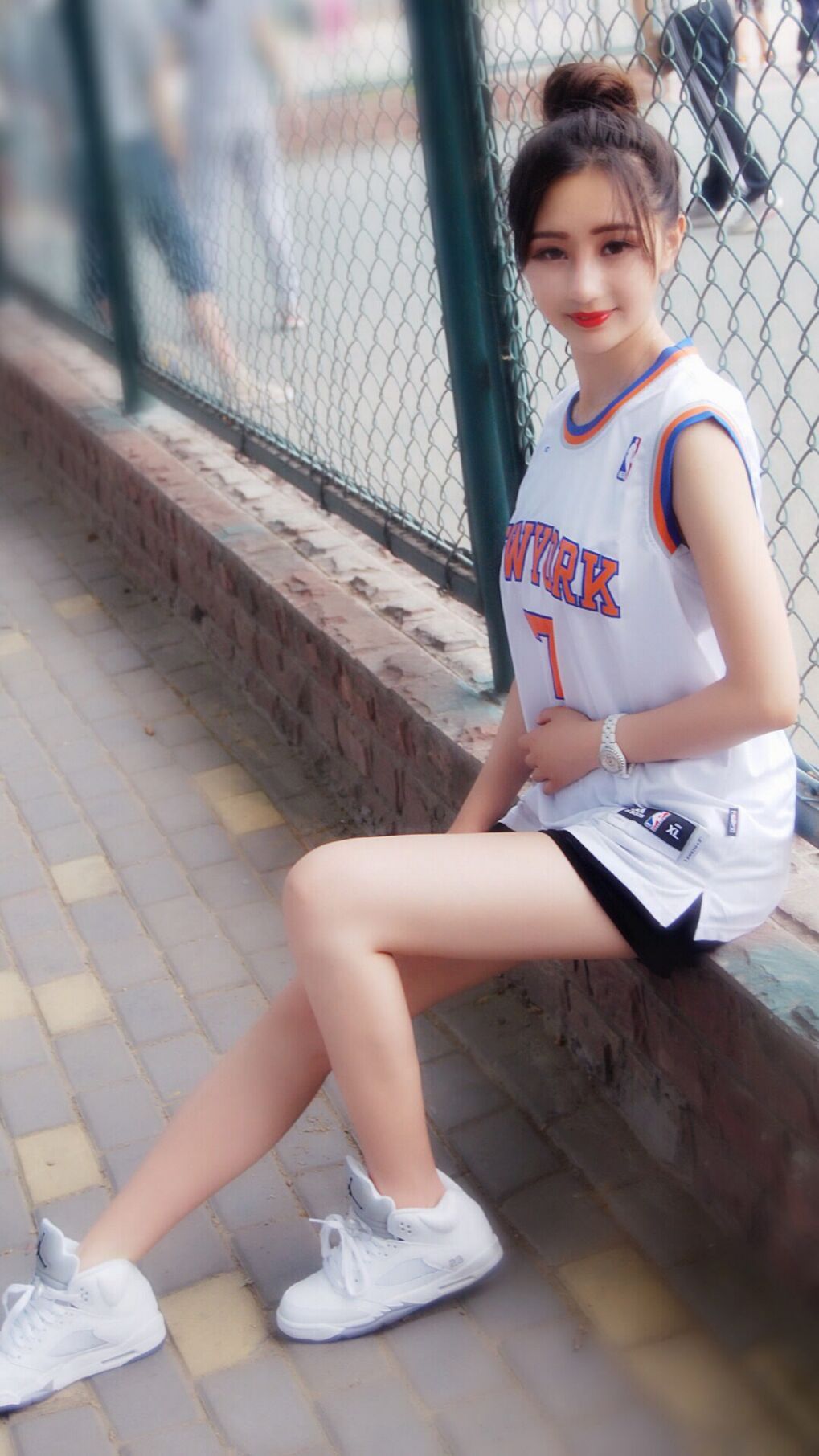 爱游戏-跨越次元的对决，玻利维亚高原之鹰压哨啄伤德甲猛牛，美加墨世界杯预演惊世冷门