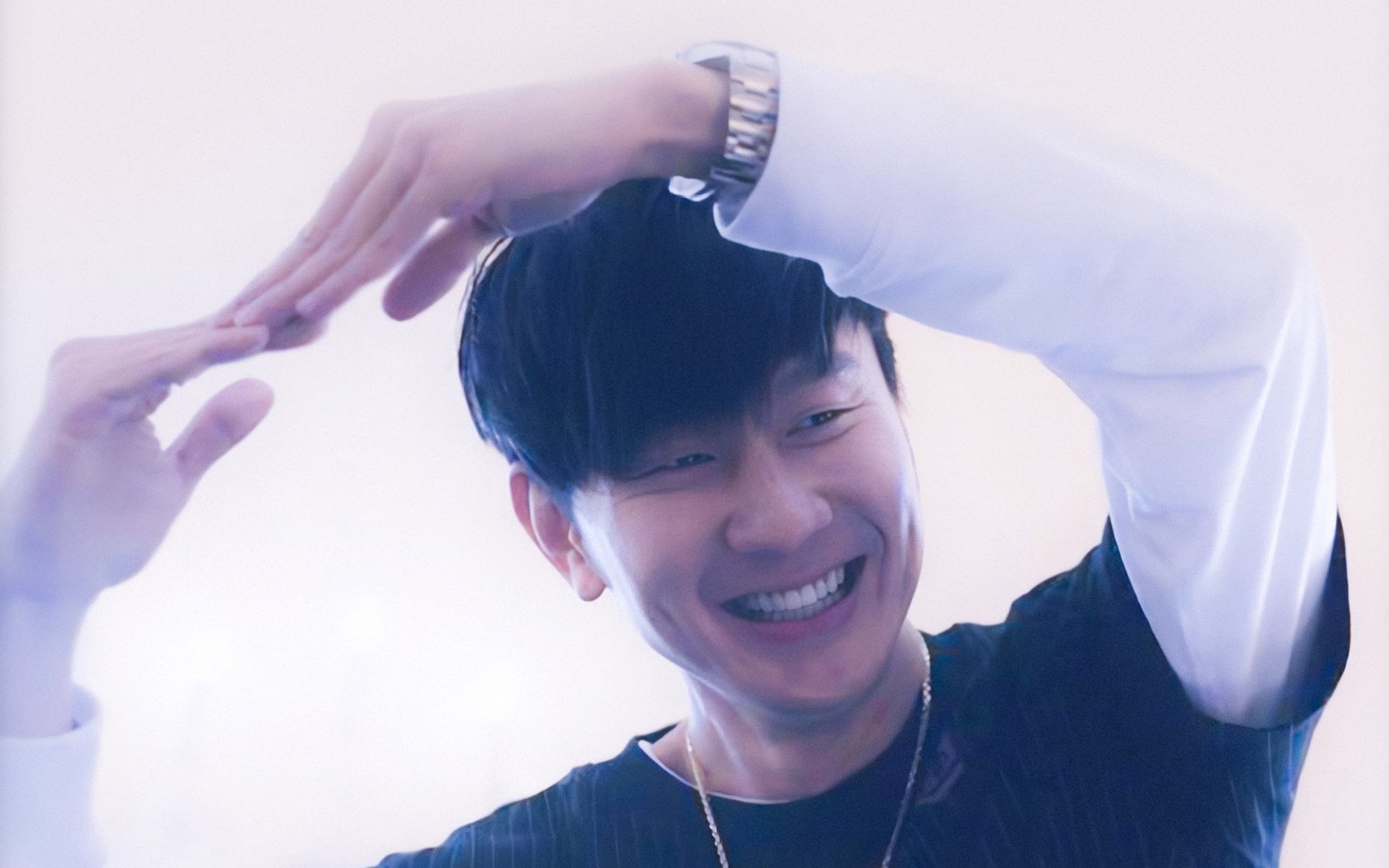 奥亚尔萨瓦尔爆发难救主，阿森纳压哨点球绝杀乌拉圭