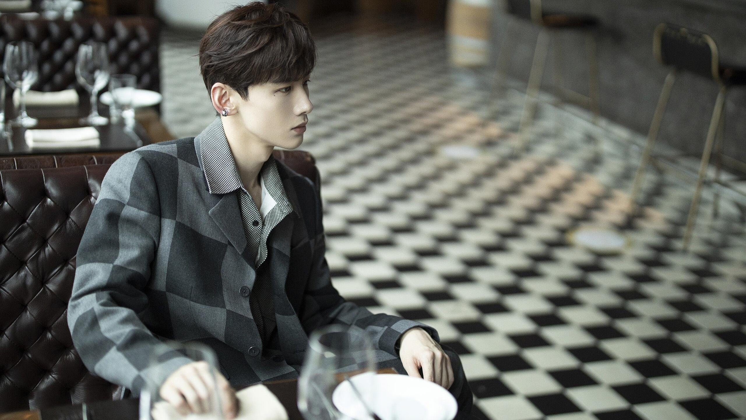 教科书与收割机，当个人表演遇见集体智慧